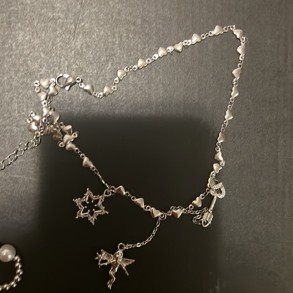 Cute silver color necklace - Picture 4 of 6